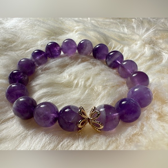 100% Natural lavender amethyst bead stretch bracelet 10mm/ 14k gold filled - Picture 5 of 7